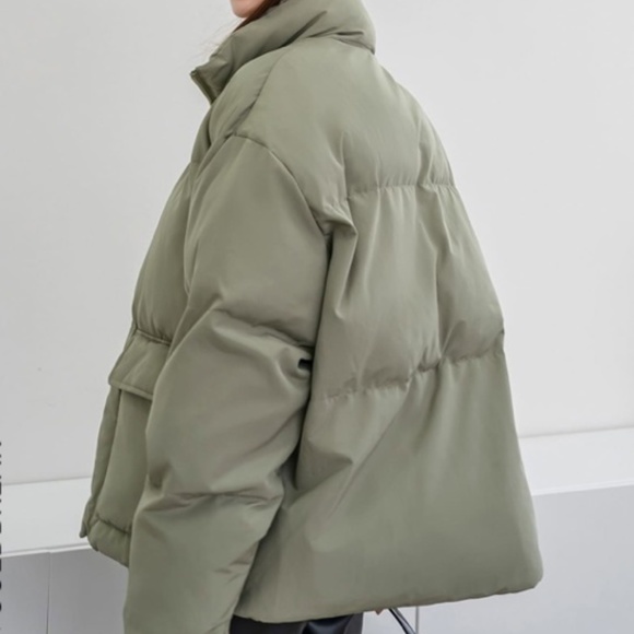 Oversized army green puffer coat (size M) - Picture 6 of 10